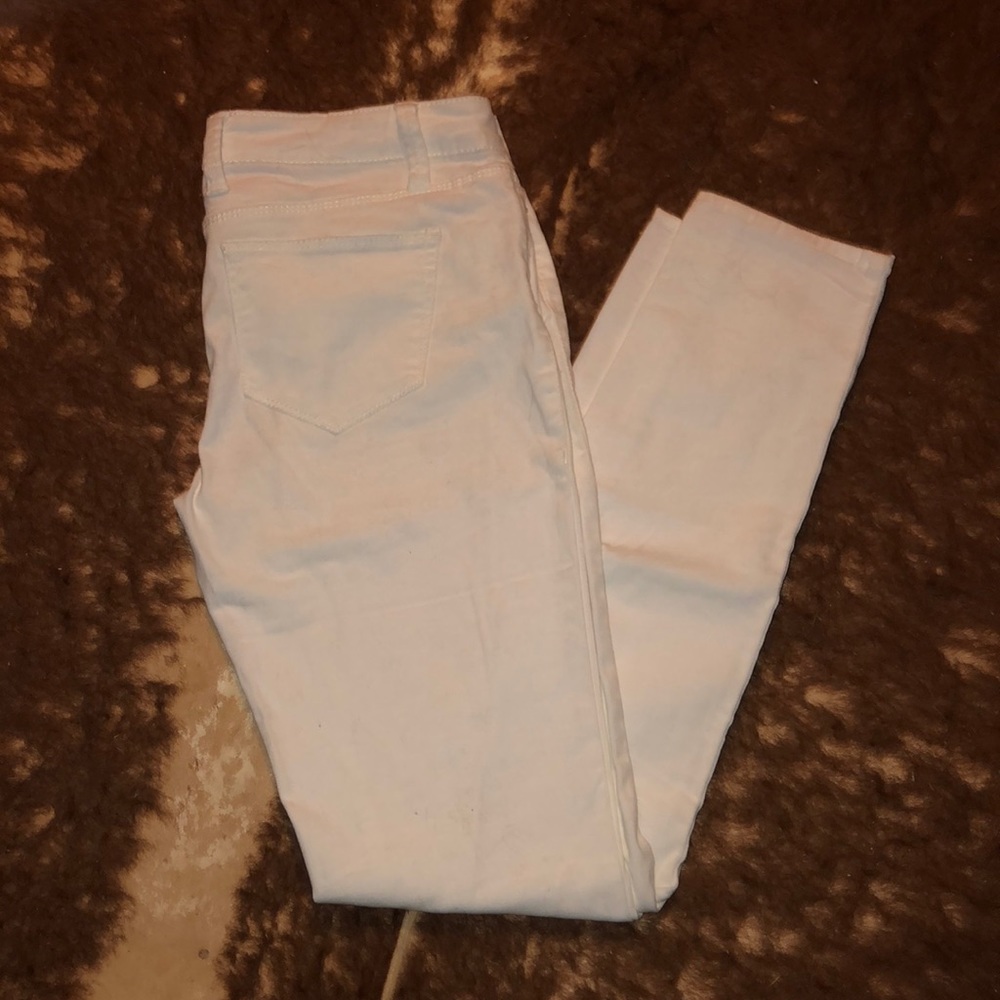 White skinny jeans